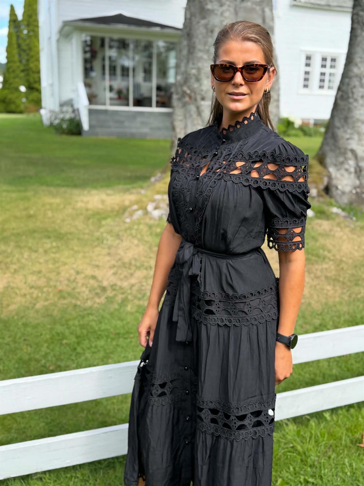 BIG LACE DRESS