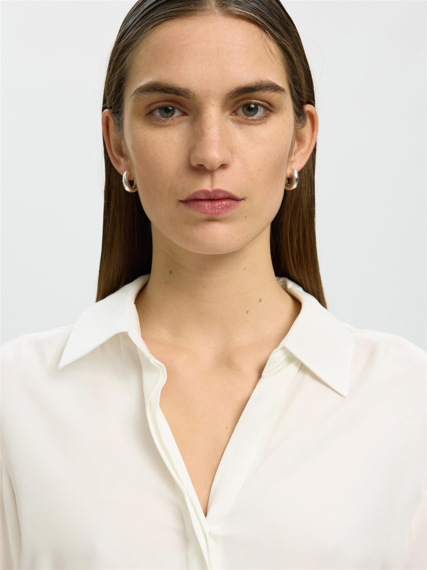 Selected JONNA REG LS OPEN COLLAR SHIRT Egret