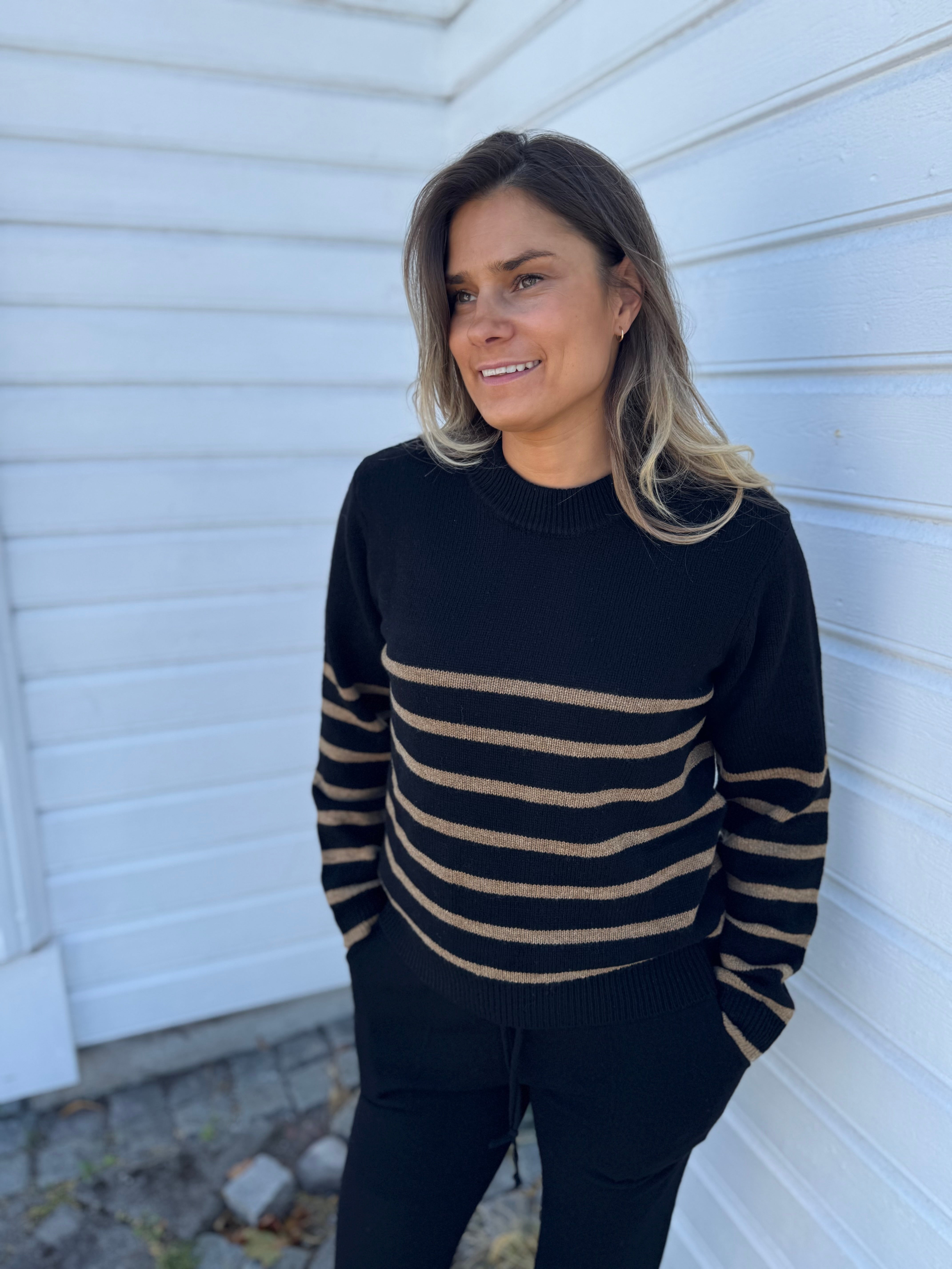 Myrna Knit Black w/Walnut