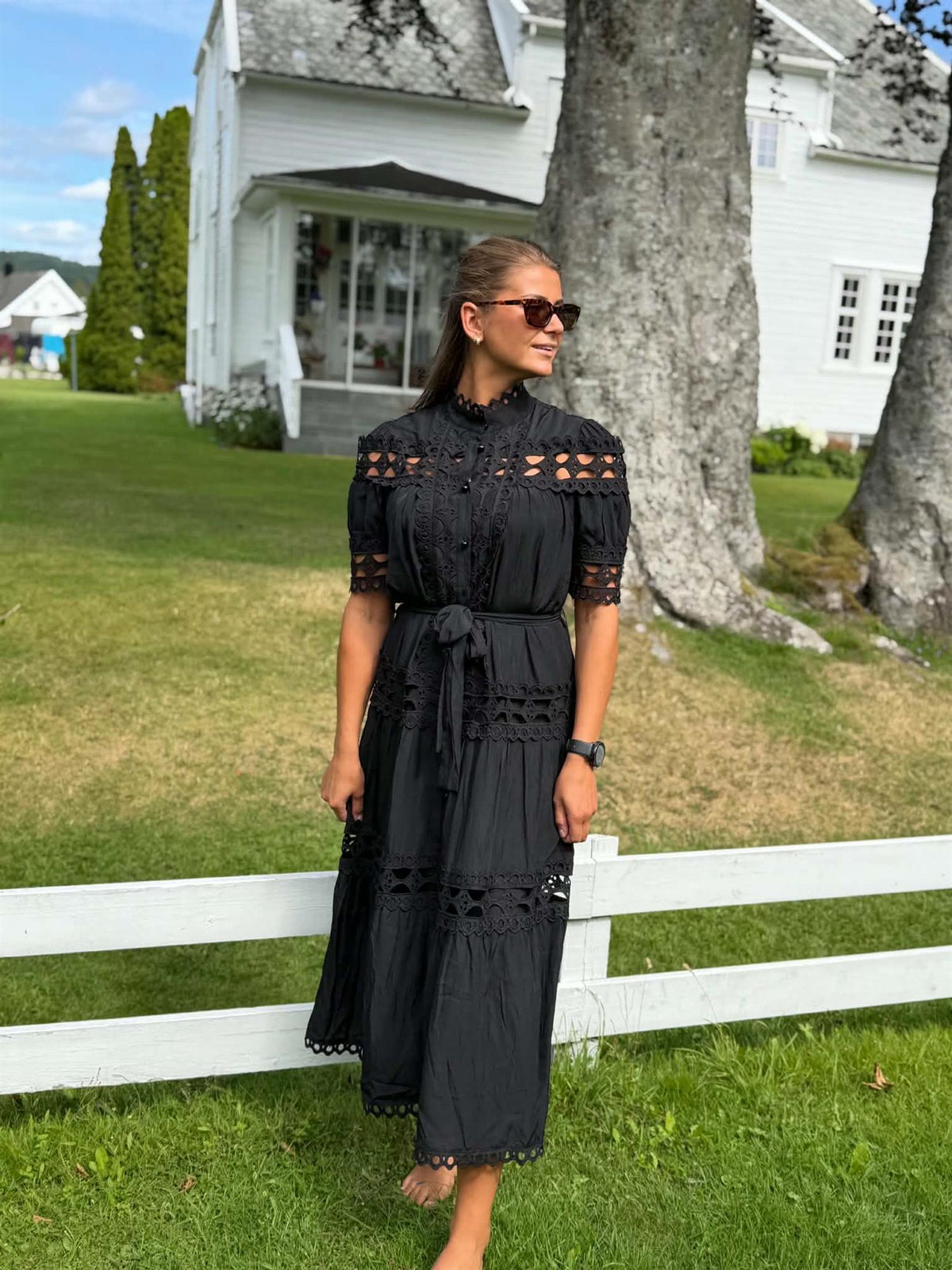 BIG LACE DRESS