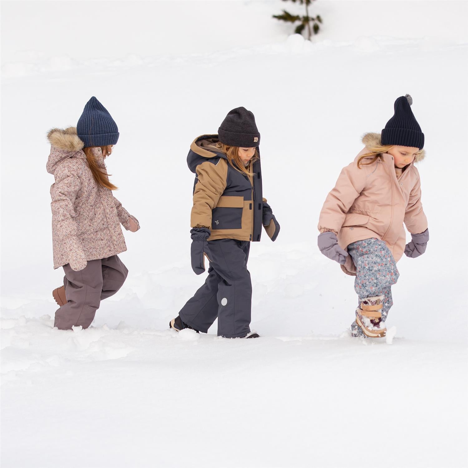 Wheat Mittens Monta rose dust flowers