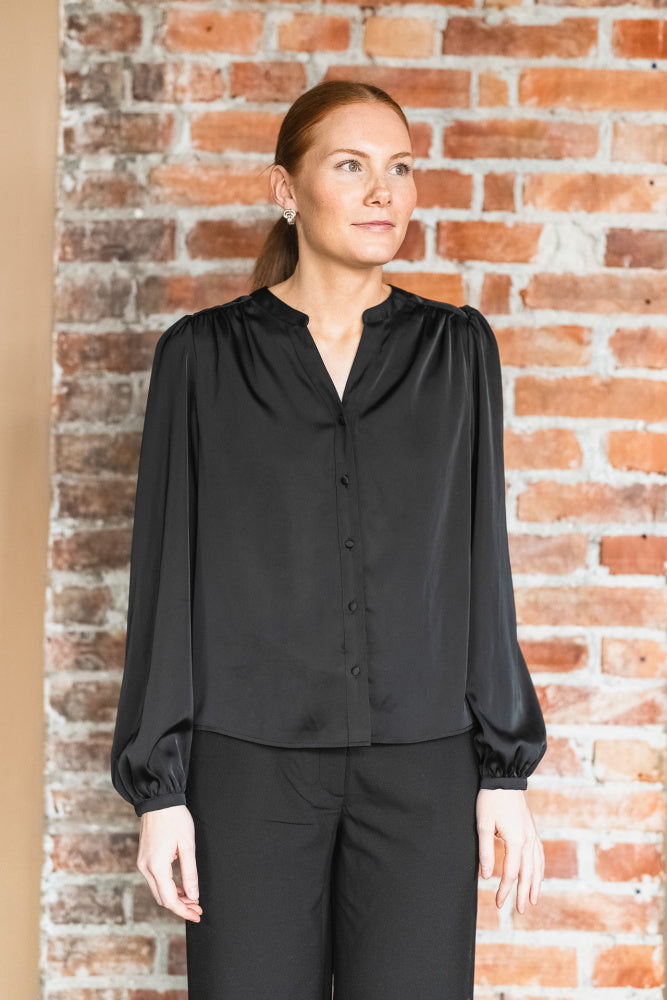 Raus Trine Shirt Black